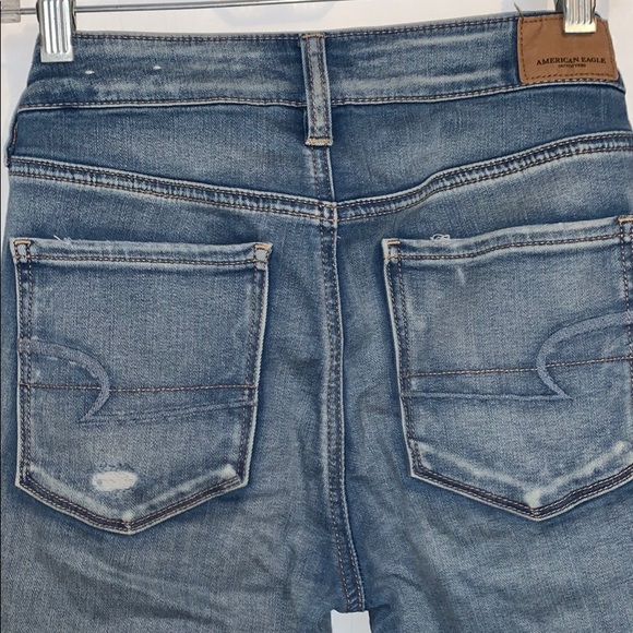 Light wash distressed jeans - Picture 11 of 14